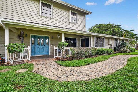 House in Lake Worth, Florida 4 bedrooms, 262.36 sq.m. № 1878561 - photo 2
