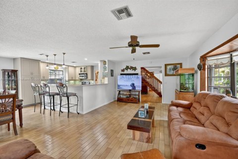 House in Lake Worth, Florida 4 bedrooms, 262.36 sq.m. № 1878561 - photo 9