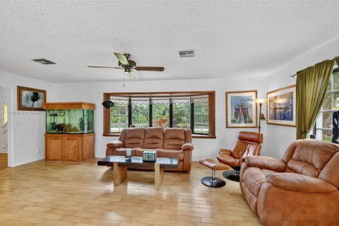 House in Lake Worth, Florida 4 bedrooms, 262.36 sq.m. № 1878561 - photo 8