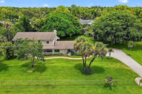 House in Lake Worth, Florida 4 bedrooms, 262.36 sq.m. № 1878561 - photo 1