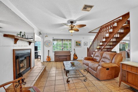House in Lake Worth, Florida 4 bedrooms, 262.36 sq.m. № 1878561 - photo 5