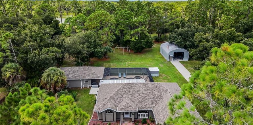 House in North Port, Florida 3 bedrooms, 244.52 sq.m. № 2351543