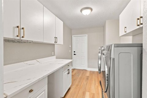 House in North Port, Florida 3 bedrooms, 244.52 sq.m. № 2351543 - photo 25