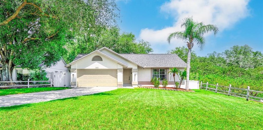 House in Tarpon Springs, Florida 3 bedrooms, 144.83 sq.m. № 2237060