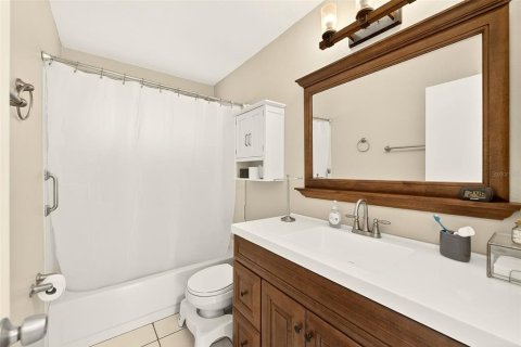 House in Tarpon Springs, Florida 3 bedrooms, 144.83 sq.m. № 2237060 - photo 15