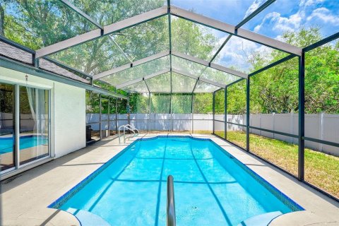 House in Tarpon Springs, Florida 3 bedrooms, 144.83 sq.m. № 2237060 - photo 18