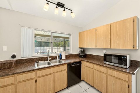 House in Tarpon Springs, Florida 3 bedrooms, 144.83 sq.m. № 2237060 - photo 7