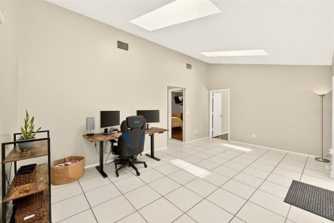 House in Tarpon Springs, Florida 3 bedrooms, 144.83 sq.m. № 2237060 - photo 9