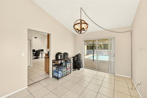 House in Tarpon Springs, Florida 3 bedrooms, 144.83 sq.m. № 2237060 - photo 5