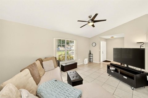 House in Tarpon Springs, Florida 3 bedrooms, 144.83 sq.m. № 2237060 - photo 4