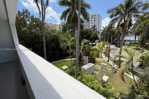 Copropriété à vendre à Sunny Isles Beach, Floride: 3 chambres, 125.7 m2 № 1708417 - photo 13