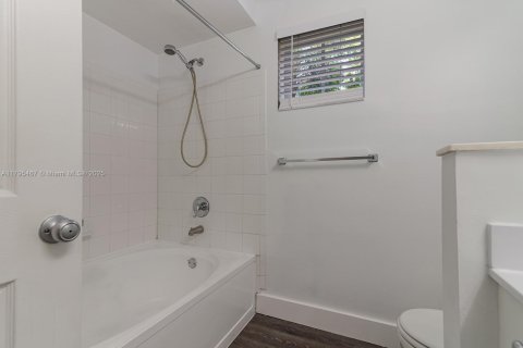Copropriété à vendre à Sunny Isles Beach, Floride: 3 chambres, 125.7 m2 № 1708417 - photo 23