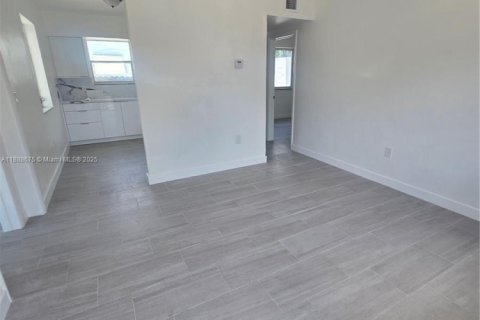 Commercial property in Miami, Florida 130.99 sq.m. № 1942474 - photo 16