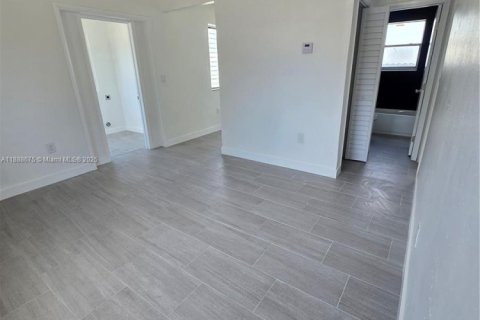 Commercial property in Miami, Florida 130.99 sq.m. № 1942474 - photo 9