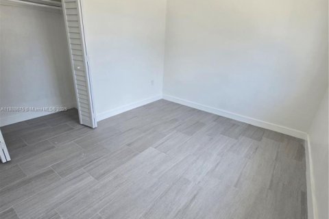 Commercial property in Miami, Florida 130.99 sq.m. № 1942474 - photo 8