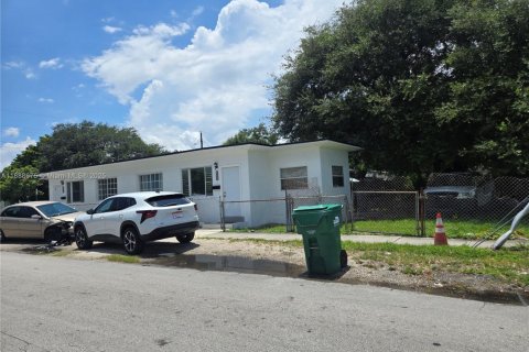 Commercial property in Miami, Florida 130.99 sq.m. № 1942474 - photo 3