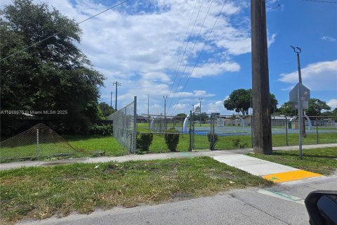 Commercial property in Miami, Florida 130.99 sq.m. № 1942474 - photo 5