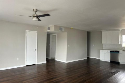 Casa en venta en Sun City Center, Florida, 2 dormitorios, 132.39 m2 № 1907929 - foto 4
