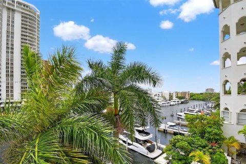 Condo in Aventura, Florida, 3 bedrooms  № 1962656 - photo 18