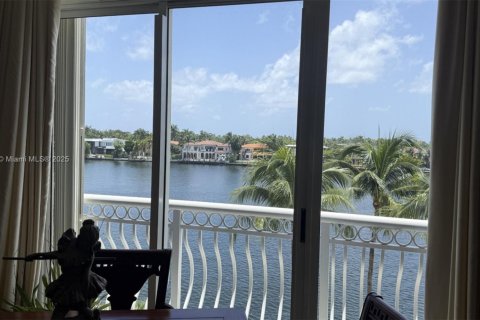 Condo in Aventura, Florida, 3 bedrooms  № 1962656 - photo 29
