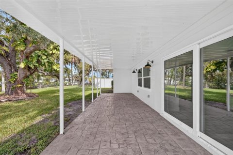 House in Ellenton, Florida 3 bedrooms, 232.26 sq.m. № 2329224 - photo 10