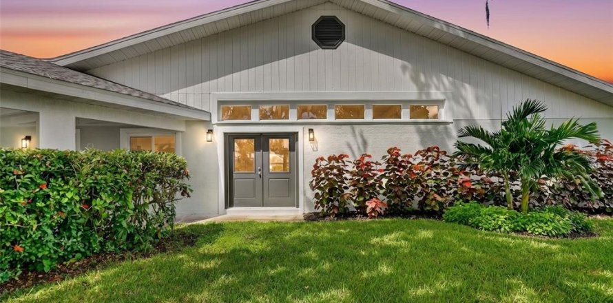 House in Ellenton, Florida 3 bedrooms, 232.26 sq.m. № 2329224