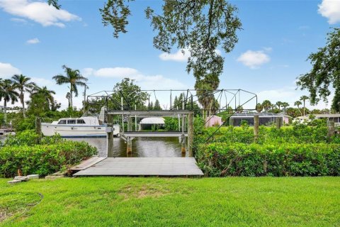 House in Ellenton, Florida 3 bedrooms, 232.26 sq.m. № 2329224 - photo 13