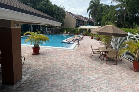 House in Tamarac, Florida 3 bedrooms, 135.08 sq.m. № 2250321 - photo 26