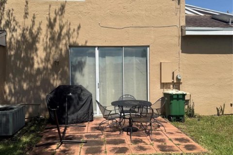 House in Tamarac, Florida 3 bedrooms, 135.08 sq.m. № 2250321 - photo 3