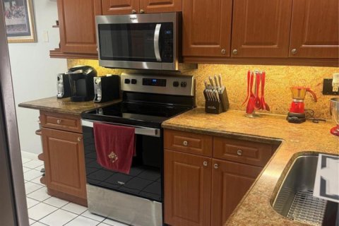 House in Tamarac, Florida 3 bedrooms, 135.08 sq.m. № 2250321 - photo 5