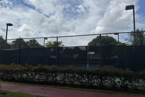 House in Tamarac, Florida 3 bedrooms, 135.08 sq.m. № 2250321 - photo 29
