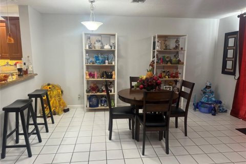 House in Tamarac, Florida 3 bedrooms, 135.08 sq.m. № 2250321 - photo 12