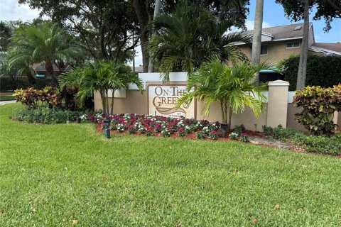 House in Tamarac, Florida 3 bedrooms, 135.08 sq.m. № 2250321 - photo 25
