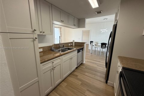 Снять в аренду квартиру в Майами, Флорида 2 спальни, 91.42м2, № 1889678 - фото 12
