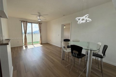 Снять в аренду квартиру в Майами, Флорида 2 спальни, 91.42м2, № 1889678 - фото 6