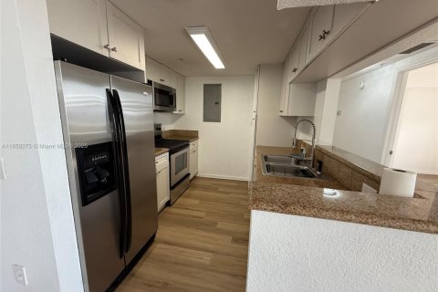 Снять в аренду квартиру в Майами, Флорида 2 спальни, 91.42м2, № 1889678 - фото 9