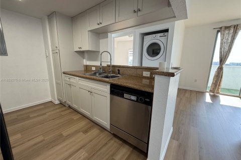 Снять в аренду квартиру в Майами, Флорида 2 спальни, 91.42м2, № 1889678 - фото 11