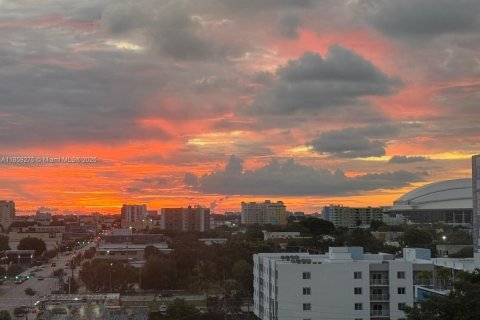 Снять в аренду квартиру в Майами, Флорида 2 спальни, 91.42м2, № 1889678 - фото 27