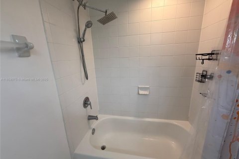 Снять в аренду квартиру в Майами, Флорида 2 спальни, 91.42м2, № 1889678 - фото 21