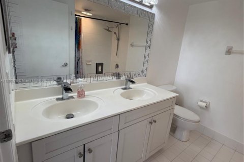 Снять в аренду квартиру в Майами, Флорида 2 спальни, 91.42м2, № 1889678 - фото 15