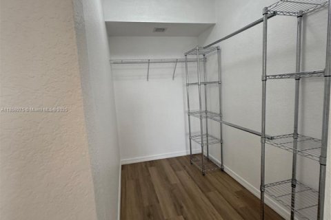 Снять в аренду квартиру в Майами, Флорида 2 спальни, 91.42м2, № 1889678 - фото 14