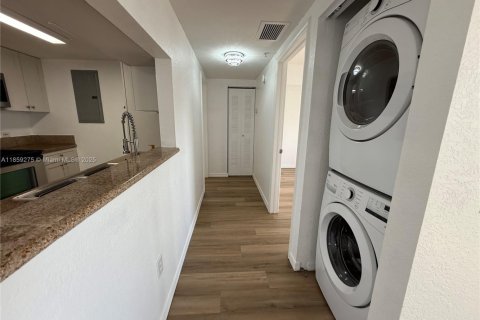 Снять в аренду квартиру в Майами, Флорида 2 спальни, 91.42м2, № 1889678 - фото 10