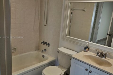 Condo in Greenacres, Florida, 2 bedrooms  № 2009819 - photo 8