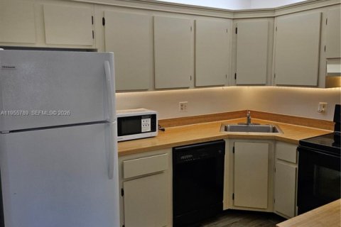 Condo in Greenacres, Florida, 2 bedrooms  № 2009819 - photo 3