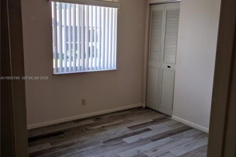 Condo in Greenacres, Florida, 2 bedrooms  № 2009819 - photo 10