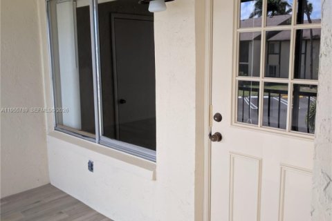 Condo in Greenacres, Florida, 2 bedrooms  № 2009819 - photo 13