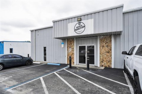 Propiedad comercial en venta en Seminole, Florida, 418.71 m2 № 2217146 - foto 19