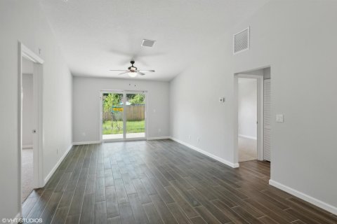 Villa ou maison à louer à West Palm Beach, Floride: 3 chambres, 105.07 m2 № 2353078 - photo 5