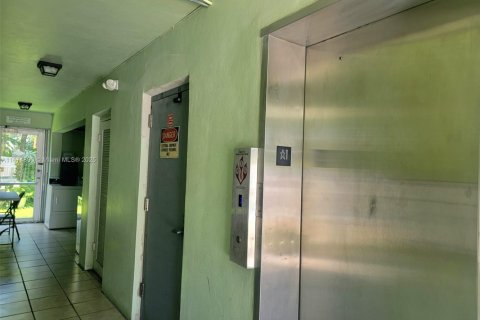 Condo in Fort Lauderdale, Florida, 1 bedroom  № 1959820 - photo 10