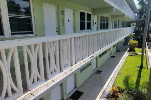 Condo in Fort Lauderdale, Florida, 1 bedroom  № 1959820 - photo 3